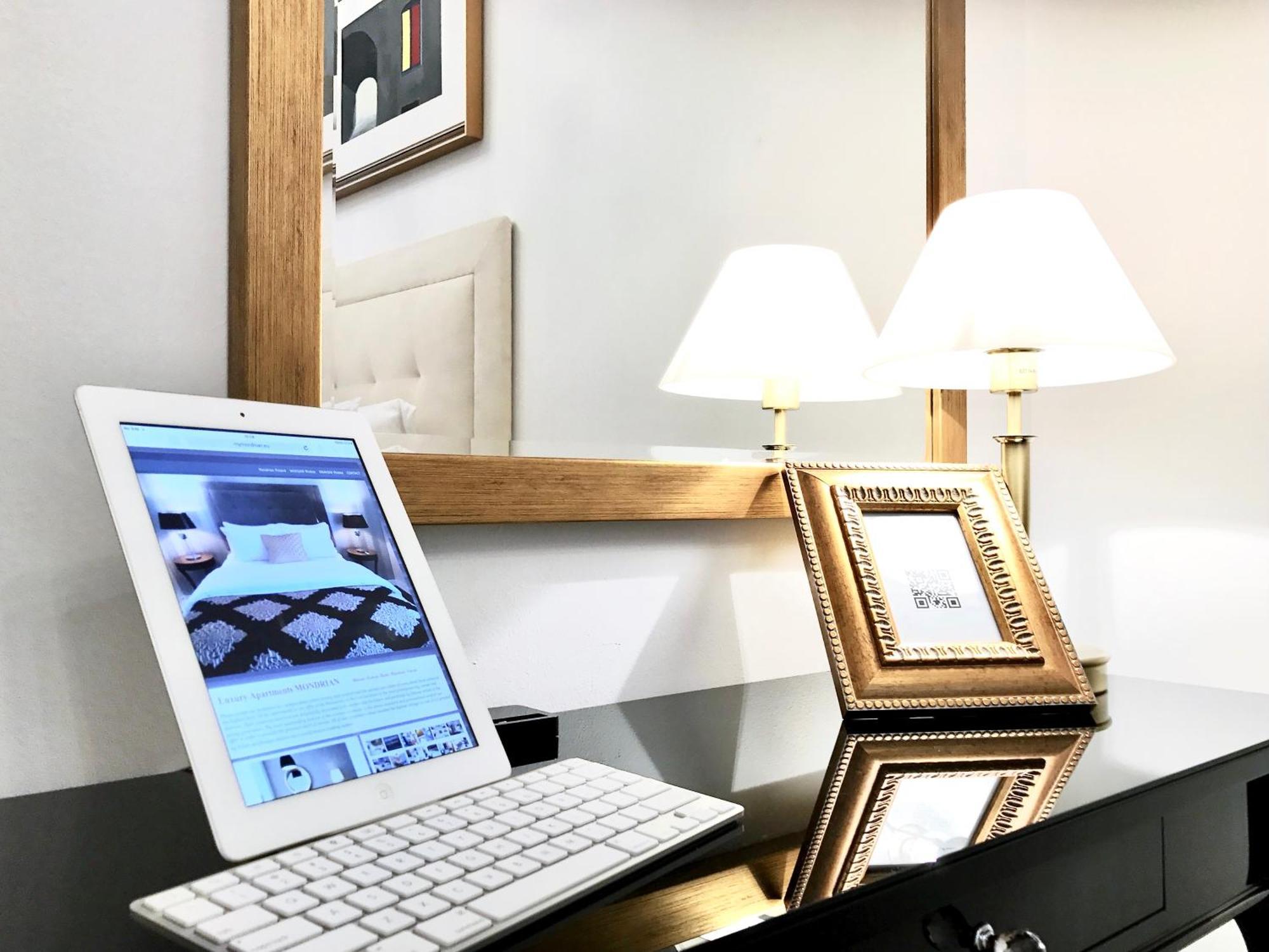 Luxury Apartments Mondrian Market Square III Varšava Pokoj fotografie